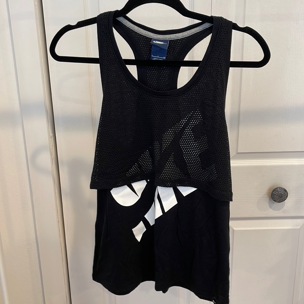 Nike women’s black racer back tank top in size small